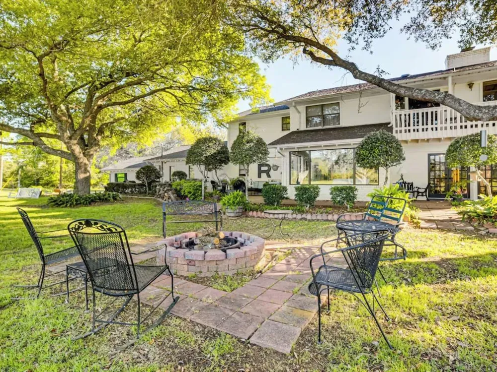601 E Collard. Street Madisonville, TX 77864