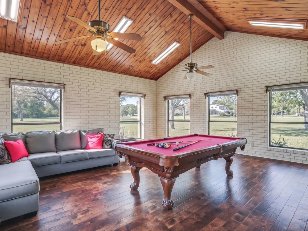601 E Collard. Street Madisonville, TX 77864