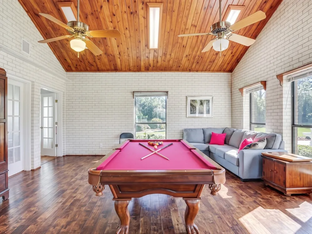 601 E Collard. Street Madisonville, TX 77864