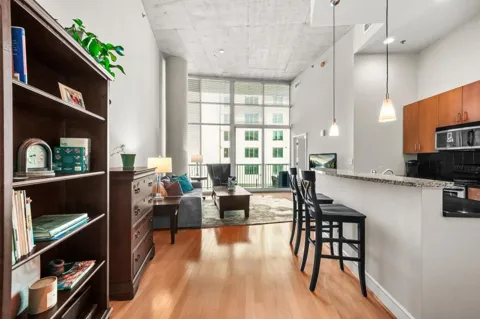 44 Peachtree Place NW #525
