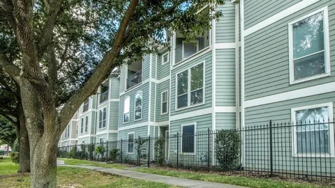 1273 W 17th Street