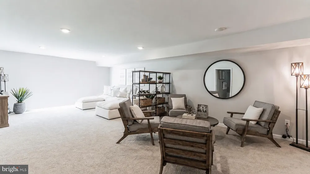 16 NORWICH LANE Moorestown, NJ 08057