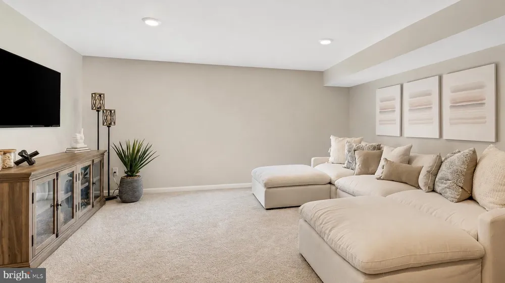 16 NORWICH LANE Moorestown, NJ 08057