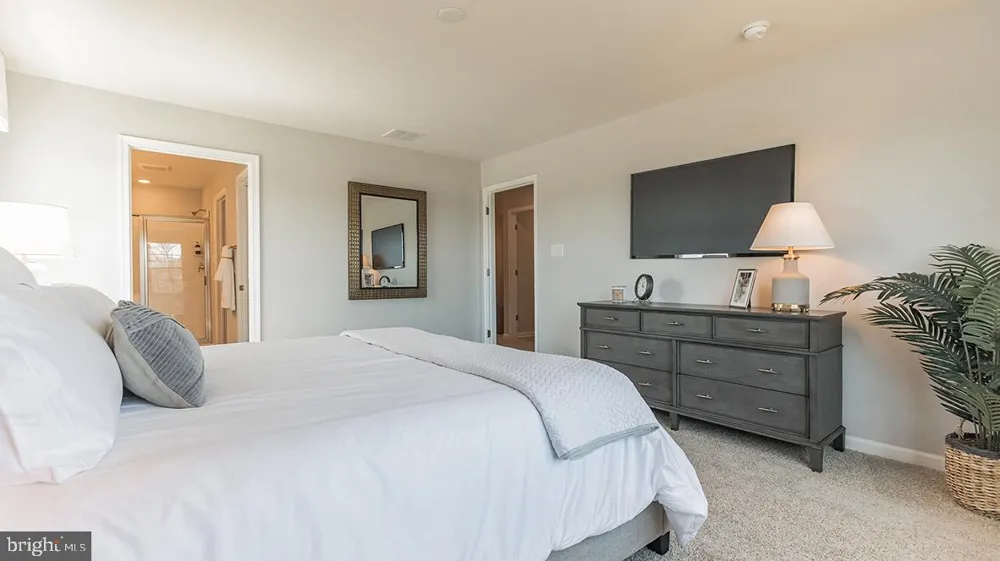 16 NORWICH LANE Moorestown, NJ 08057