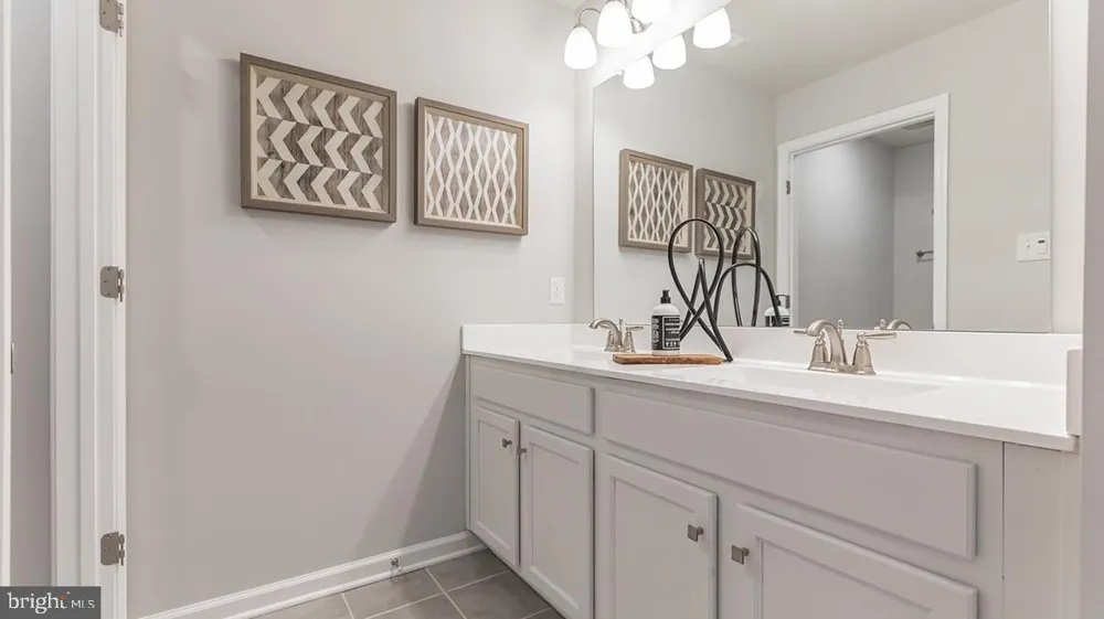16 NORWICH LANE Moorestown, NJ 08057