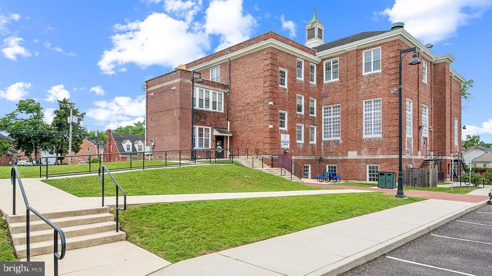 16 NORWICH LANE Moorestown, NJ 08057