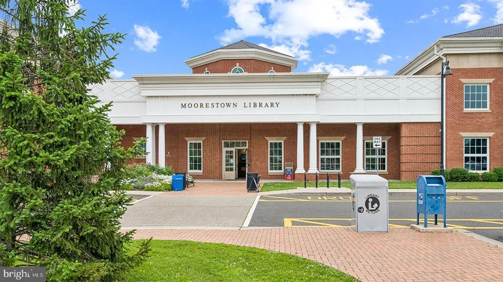 16 NORWICH LANE Moorestown, NJ 08057