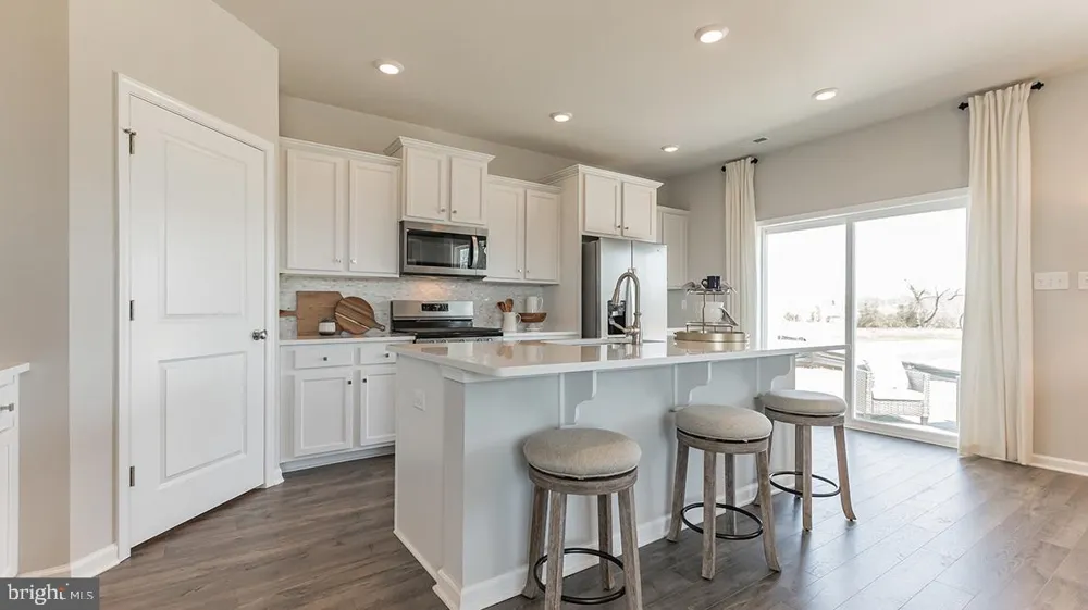 16 NORWICH LANE Moorestown, NJ 08057