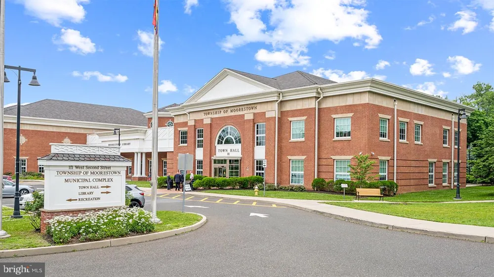 16 NORWICH LANE Moorestown, NJ 08057