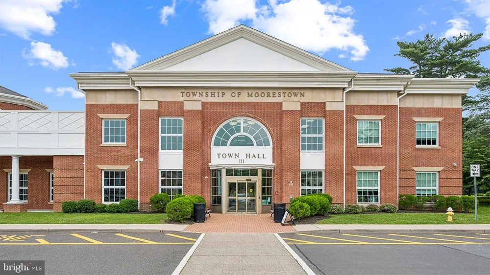 16 NORWICH LANE Moorestown, NJ 08057