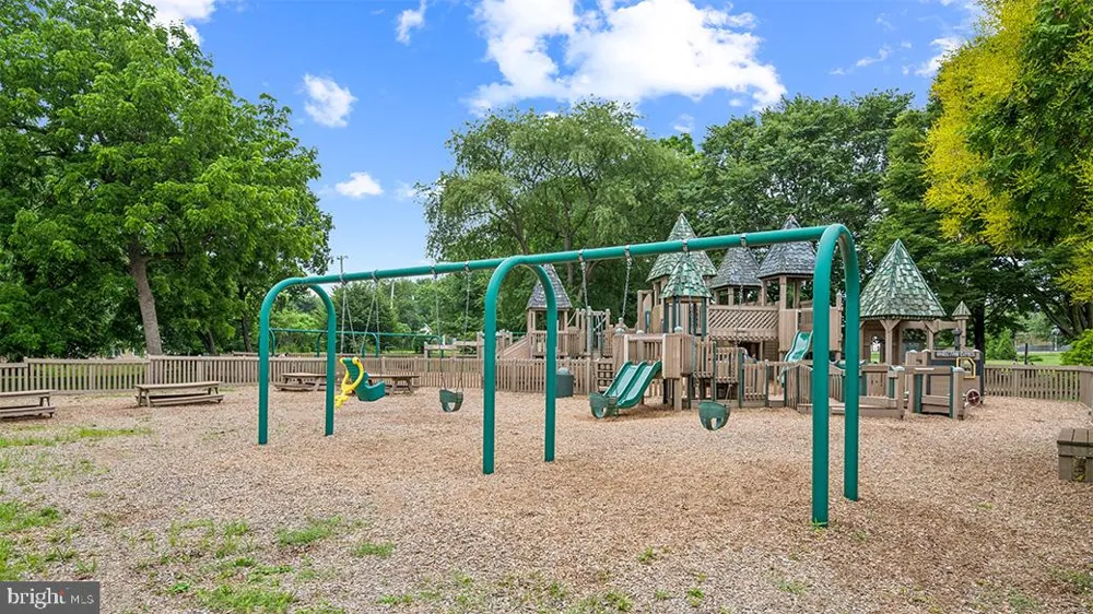 16 NORWICH LANE Moorestown, NJ 08057