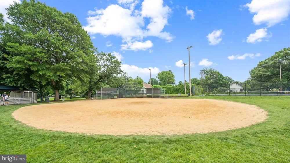 16 NORWICH LANE Moorestown, NJ 08057