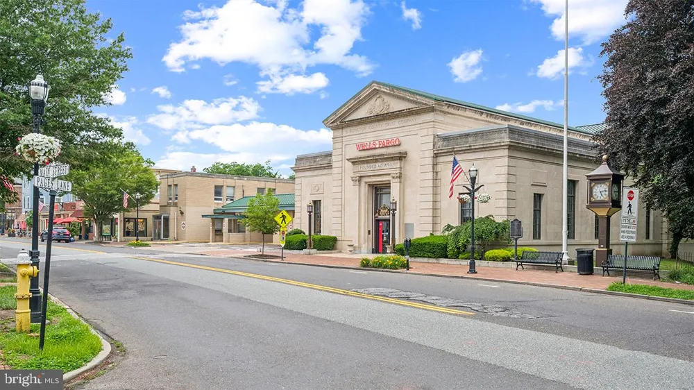 16 NORWICH LANE Moorestown, NJ 08057