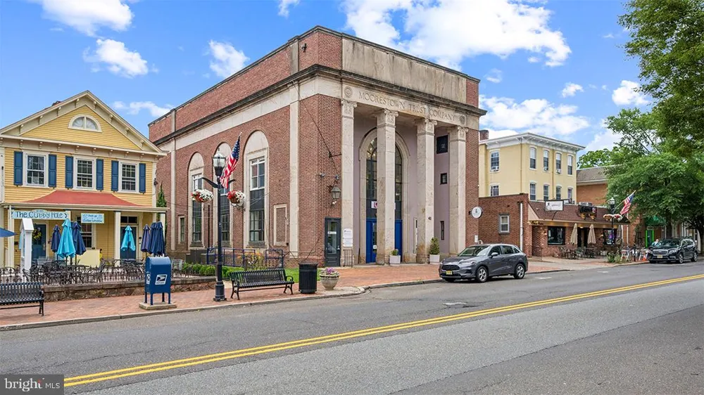 16 NORWICH LANE Moorestown, NJ 08057