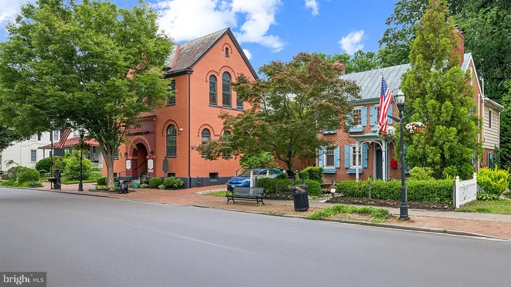 16 NORWICH LANE Moorestown, NJ 08057
