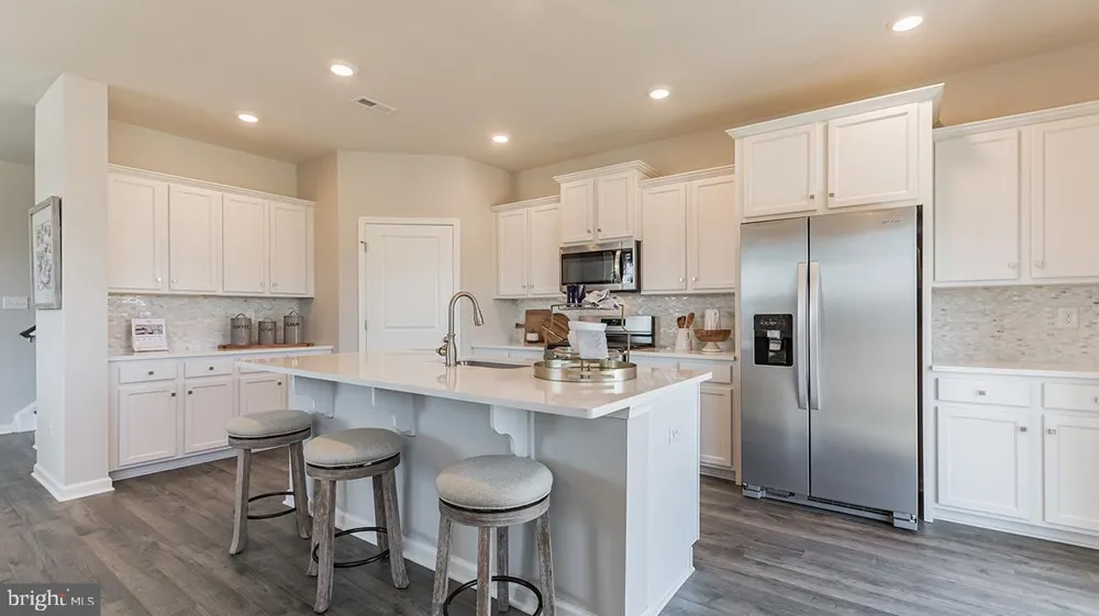 16 NORWICH LANE Moorestown, NJ 08057