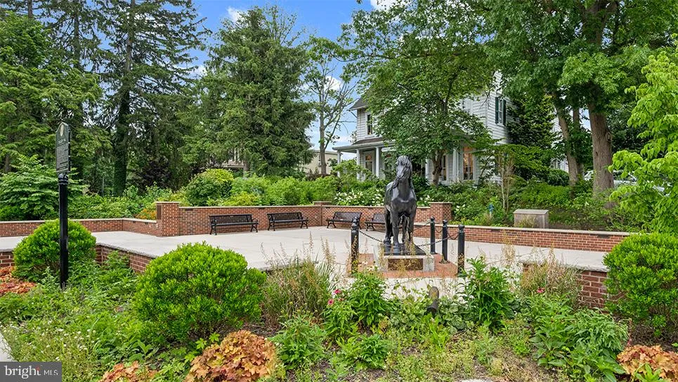 16 NORWICH LANE Moorestown, NJ 08057