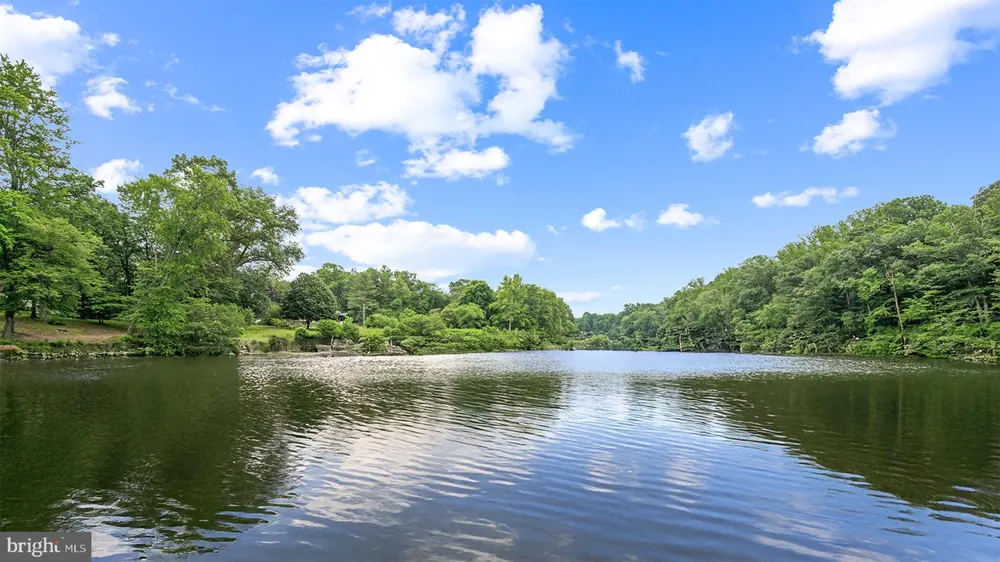 16 NORWICH LANE Moorestown, NJ 08057