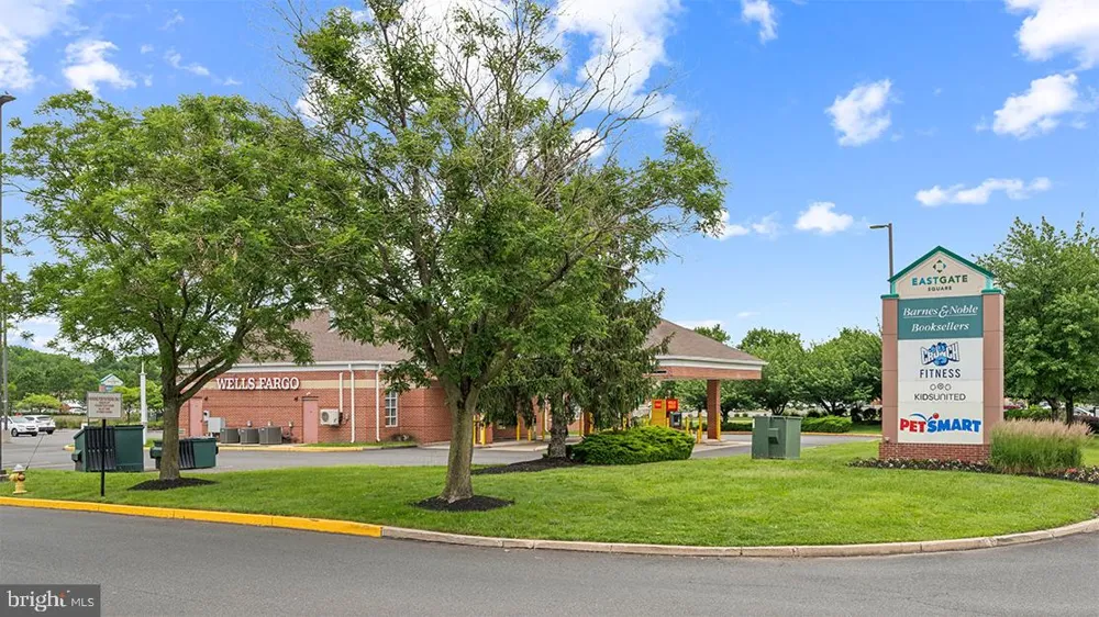 16 NORWICH LANE Moorestown, NJ 08057