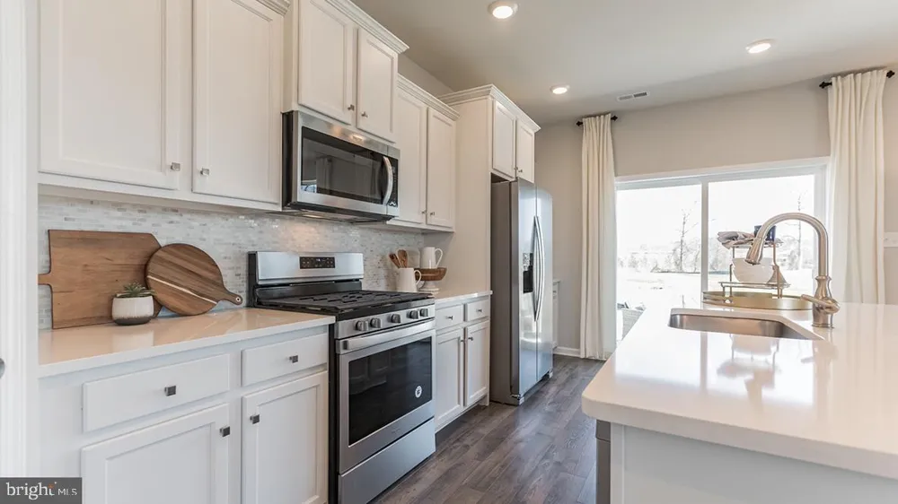 16 NORWICH LANE Moorestown, NJ 08057