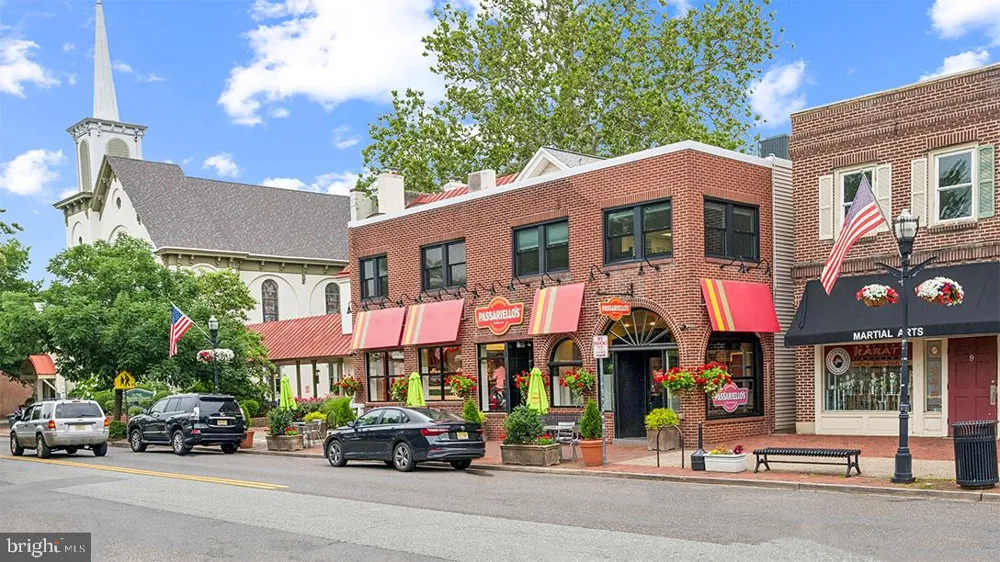 16 NORWICH LANE Moorestown, NJ 08057