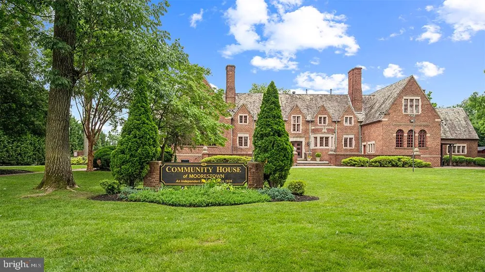 16 NORWICH LANE Moorestown, NJ 08057
