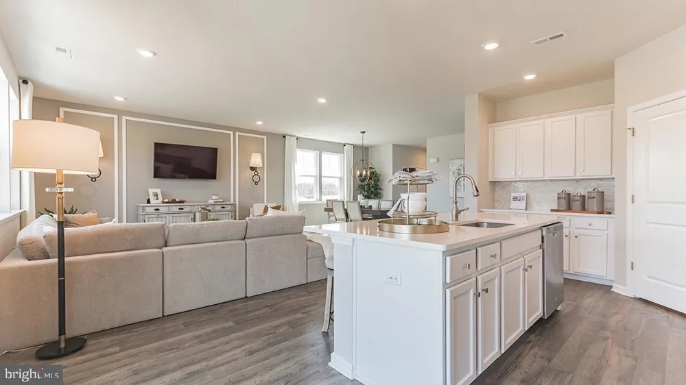 16 NORWICH LANE Moorestown, NJ 08057