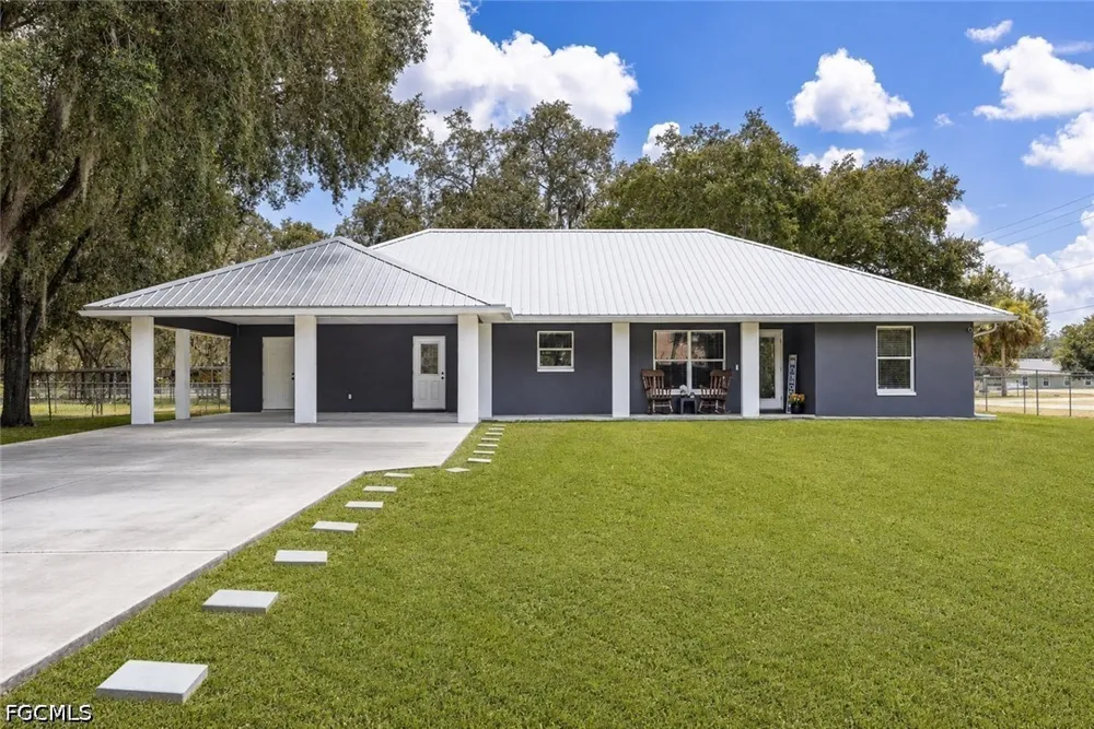 S Oak Street Labelle, FL 33935
