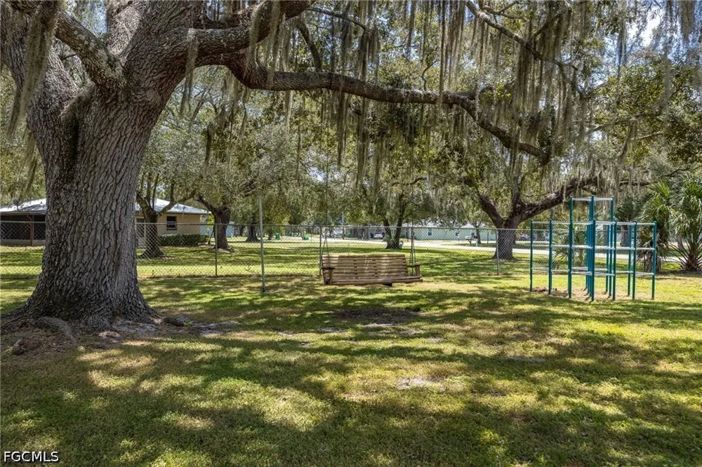 S Oak Street Labelle, FL 33935