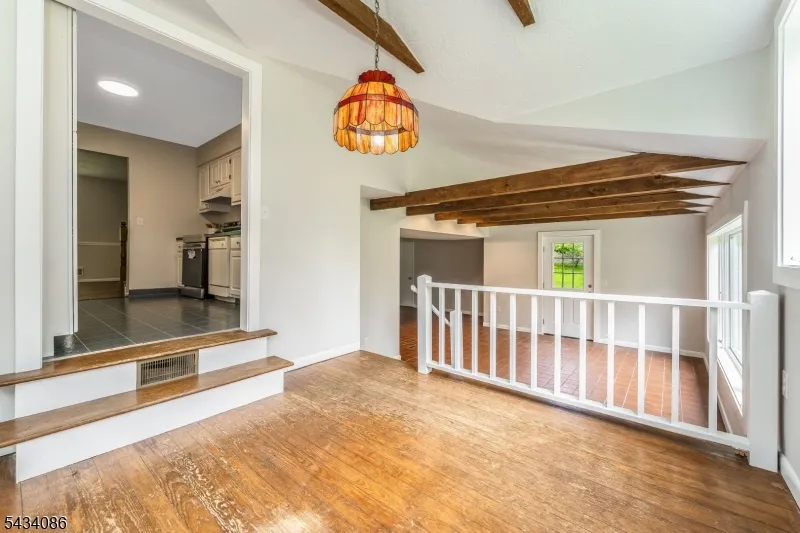 10 Lynnfield Ter Lopatcong, NJ 08865