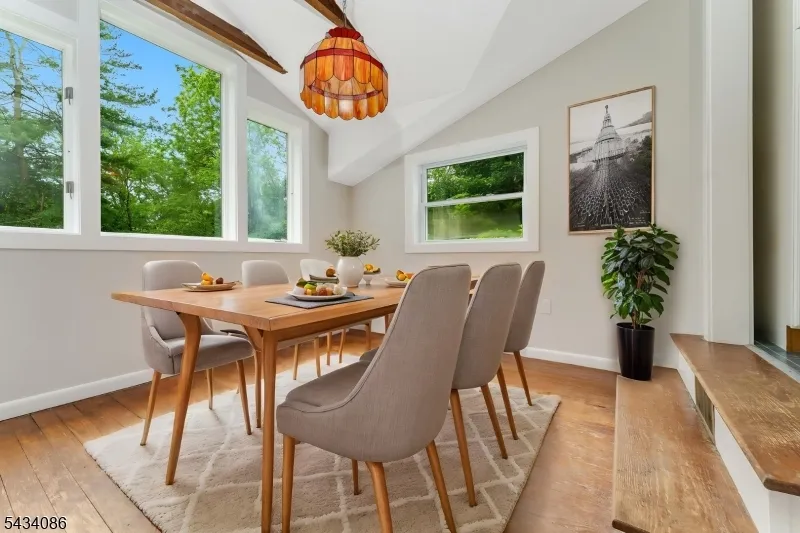 10 Lynnfield Ter Lopatcong, NJ 08865