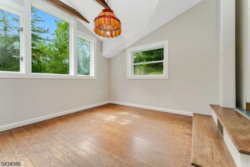 10 Lynnfield Ter Lopatcong, NJ 08865