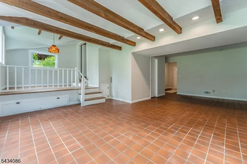 10 Lynnfield Ter Lopatcong, NJ 08865