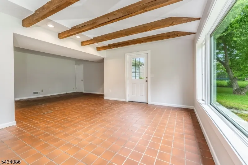 10 Lynnfield Ter Lopatcong, NJ 08865