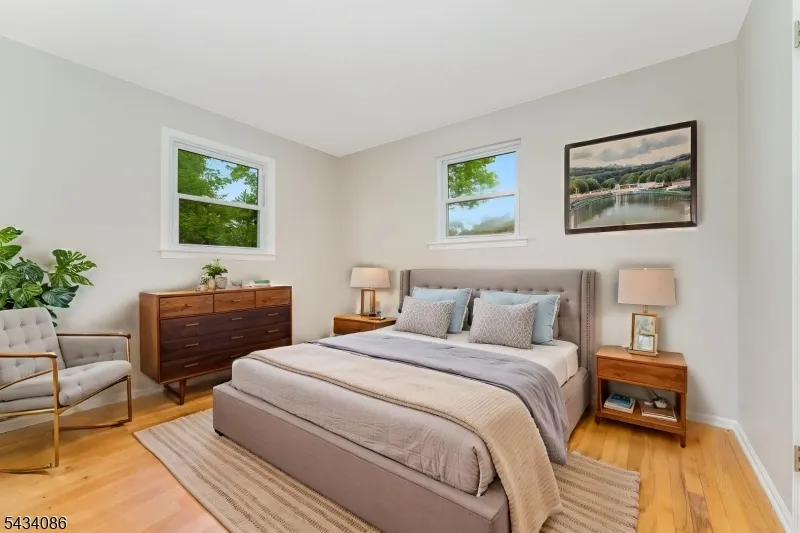 10 Lynnfield Ter Lopatcong, NJ 08865