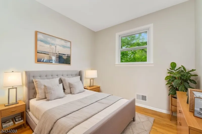 10 Lynnfield Ter Lopatcong, NJ 08865