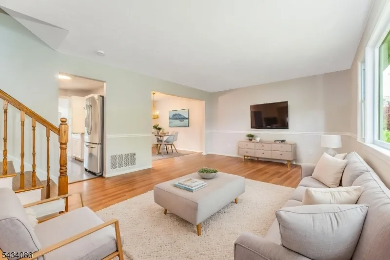 10 Lynnfield Ter Lopatcong, NJ 08865