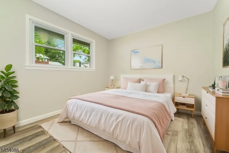 10 Lynnfield Ter Lopatcong, NJ 08865