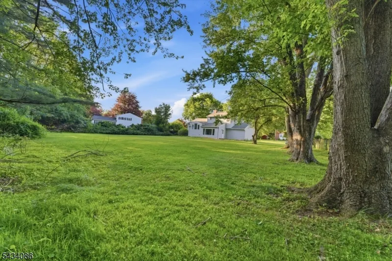 10 Lynnfield Ter Lopatcong, NJ 08865