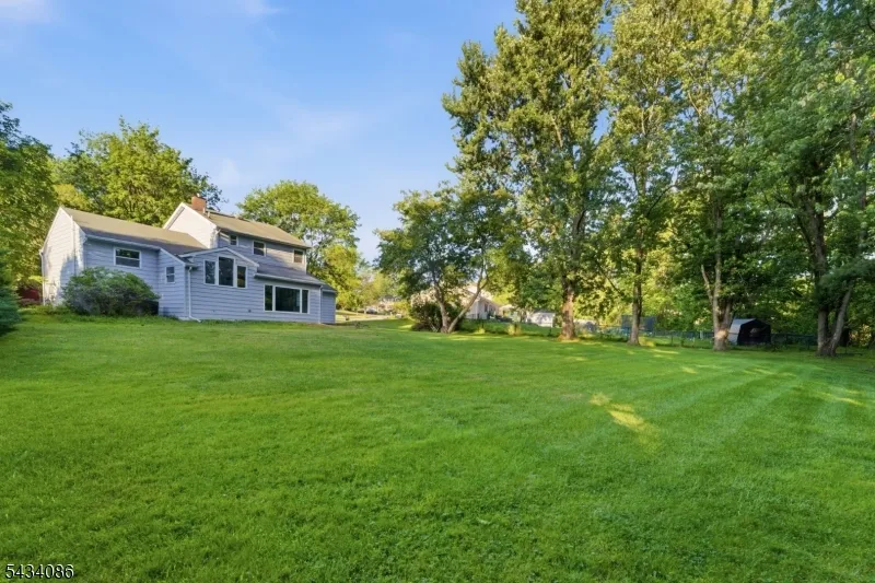 10 Lynnfield Ter Lopatcong, NJ 08865