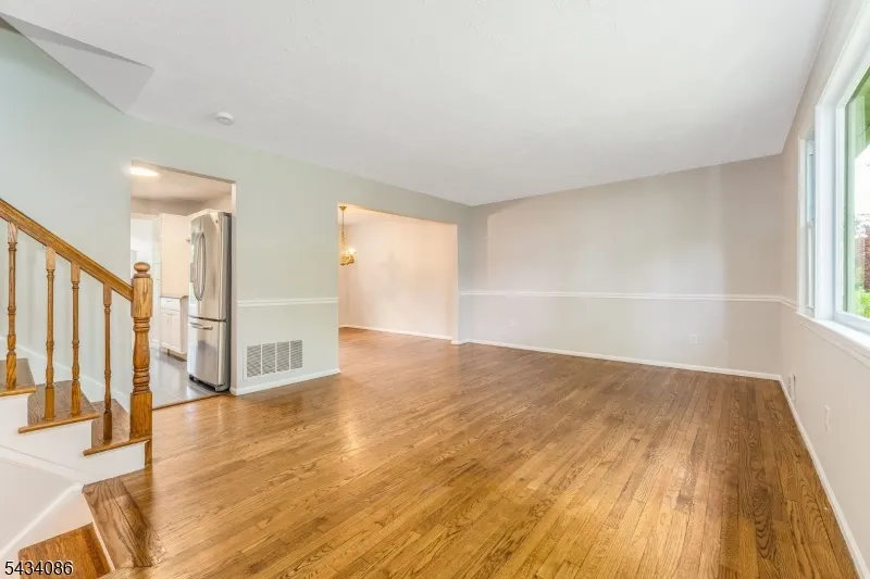 10 Lynnfield Ter Lopatcong, NJ 08865