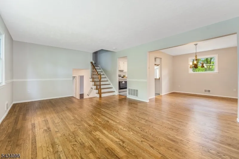 10 Lynnfield Ter Lopatcong, NJ 08865