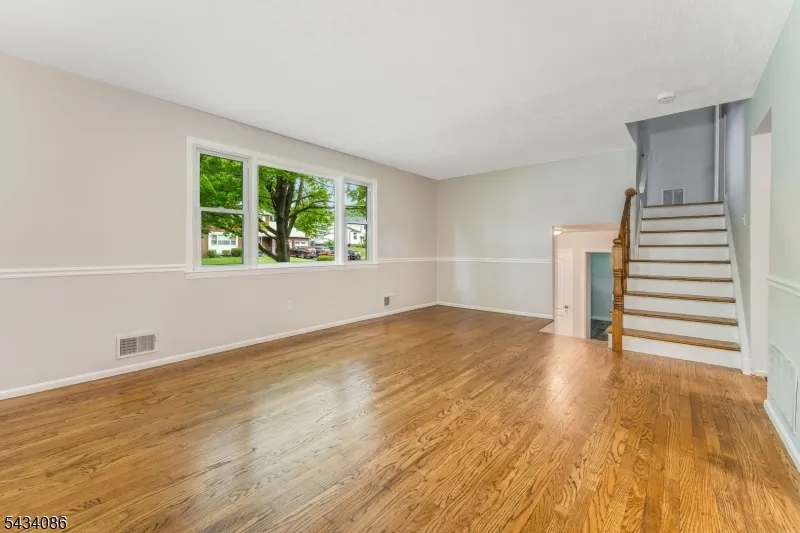 10 Lynnfield Ter Lopatcong, NJ 08865