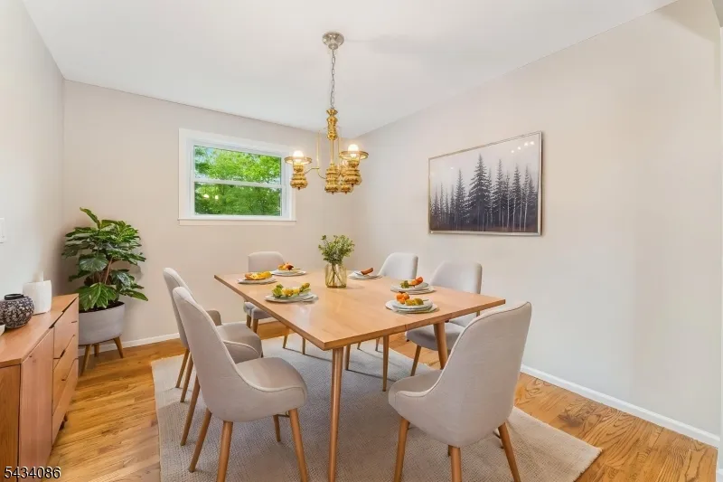 10 Lynnfield Ter Lopatcong, NJ 08865