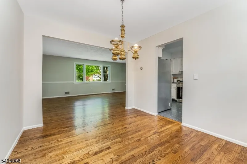 10 Lynnfield Ter Lopatcong, NJ 08865