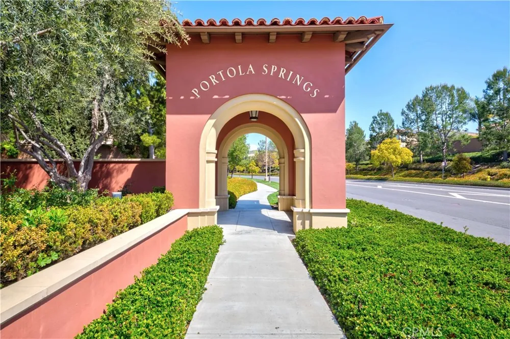 39 Arrowhead Irvine, CA 92618