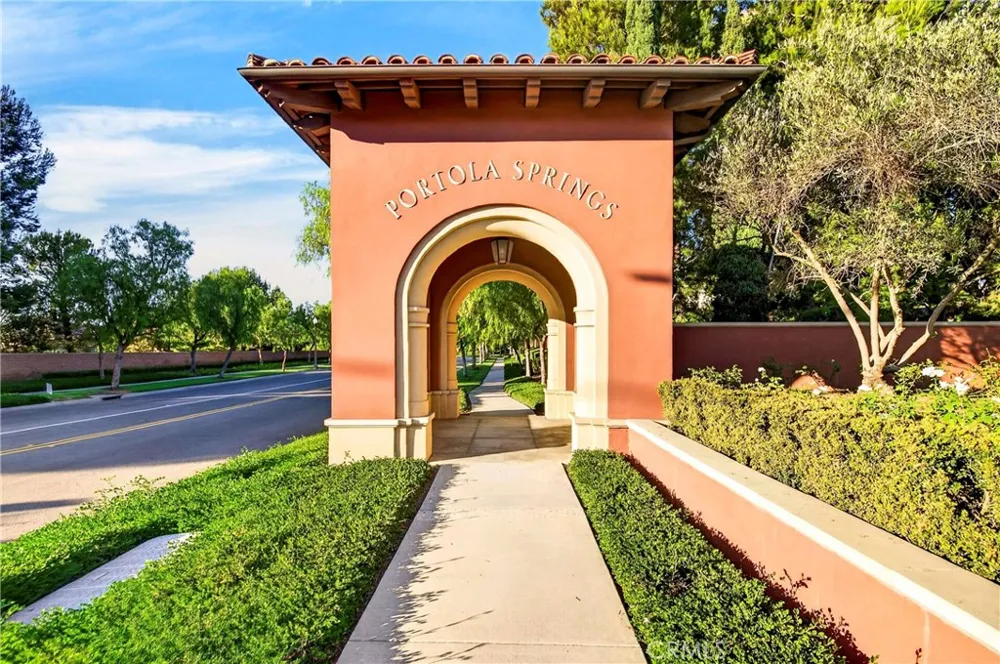 39 Arrowhead Irvine, CA 92618