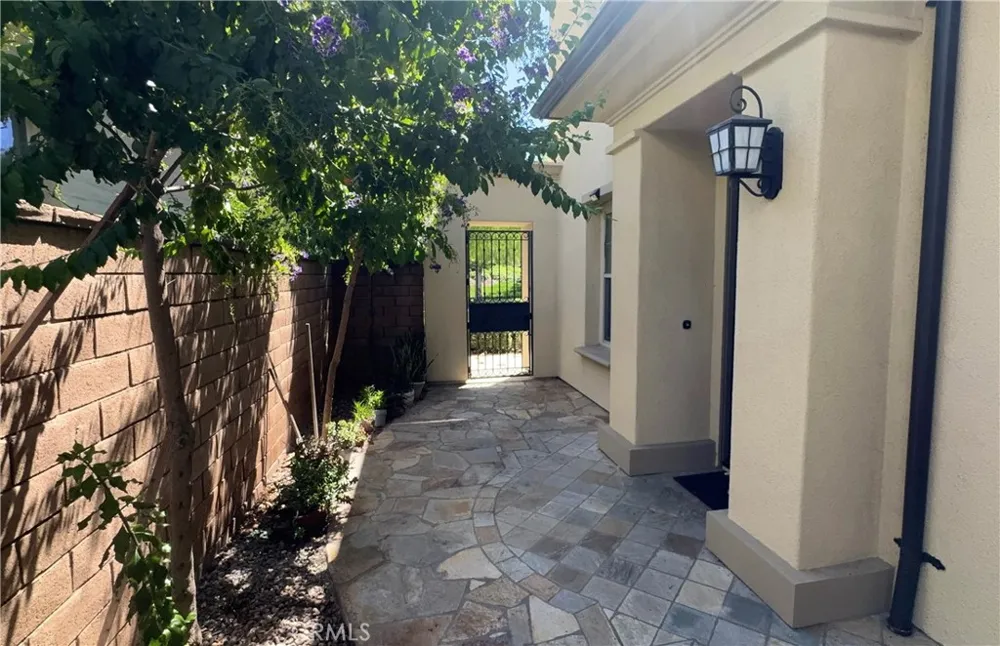 39 Arrowhead Irvine, CA 92618