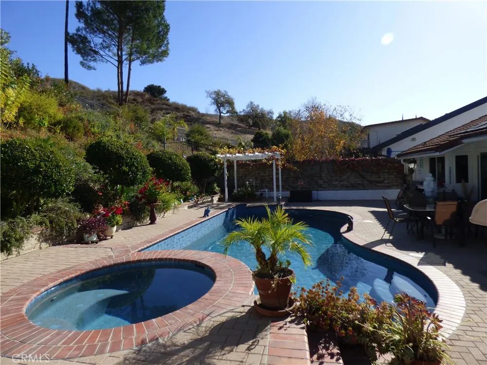 5920 Carell Agoura Hills, CA 91301