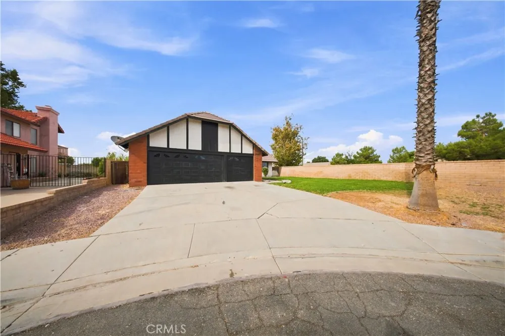2001 Comstock Court Palmdale, CA 93551